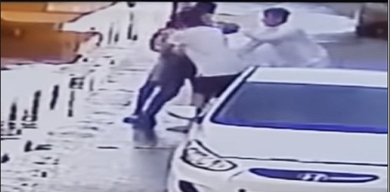 القبض على 4 أشخاص سطوا بالقوة على محفظة مقيم بأحد شوارع جدة